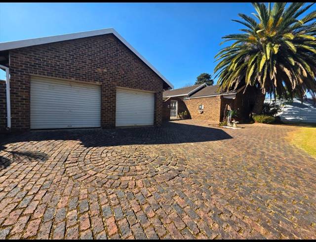 3 BEDROOM FREEHOLD FOR SALE IN NORKEM PARK